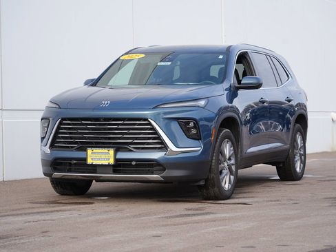 Used 2025 Buick Enclave Preferred image 7