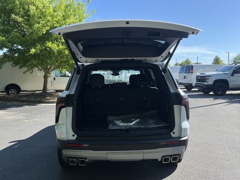 New 2026 Chevrolet Traverse Z71 w/ Enhanced Driving Package AWD/4WD image 11