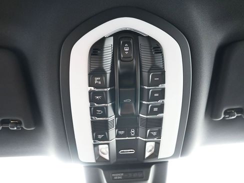 Used 2026 Porsche Macan image 24