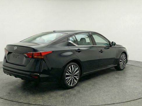 Used 2025 Nissan Altima 2.5 SV FWD image 9