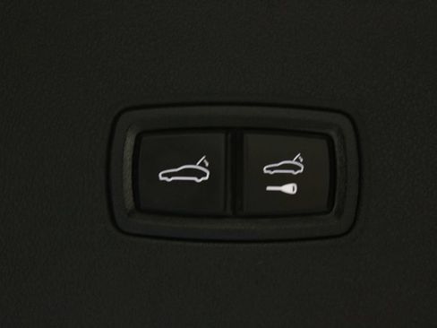 Used 2024 Porsche Cayenne AWD/4WD image 16