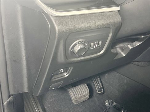 Used 2022 Jeep Grand Cherokee Altitude image 10