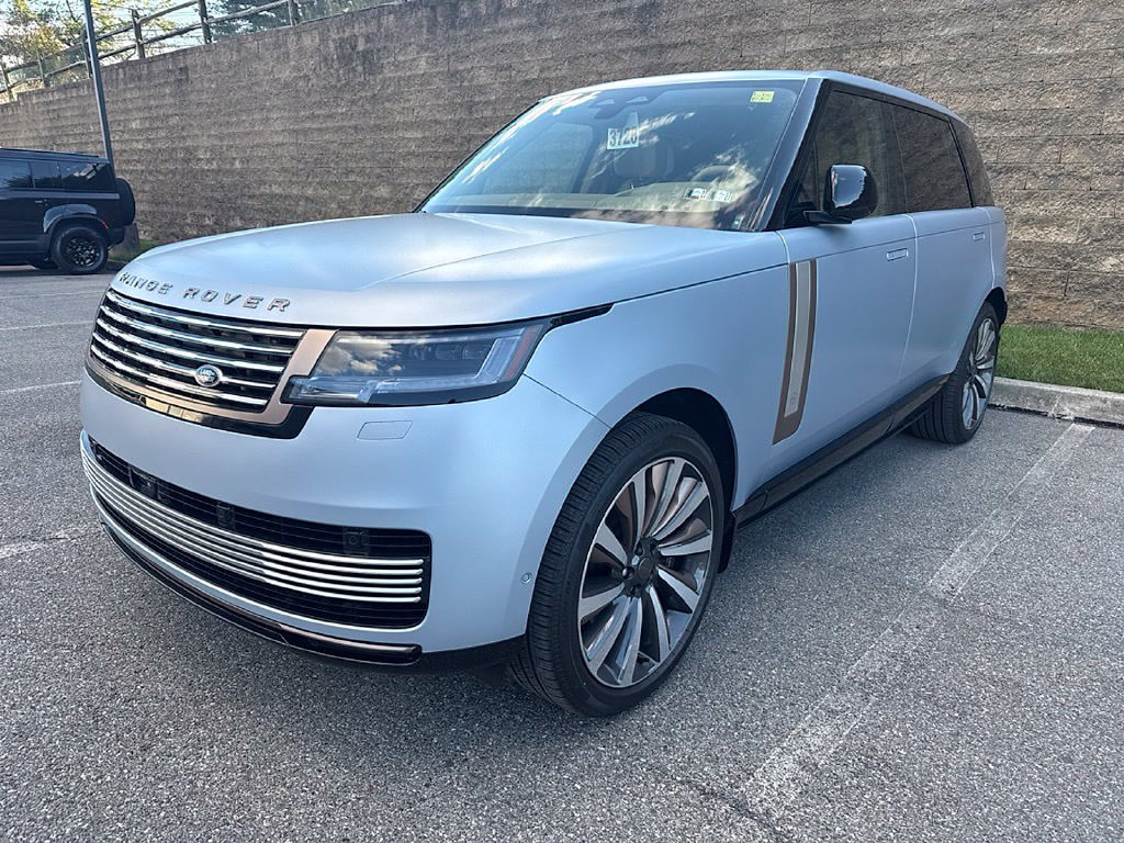 Used 2026 Land Rover Range Rover SV AWD/4WD image 1