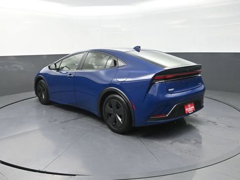Used 2025 Toyota Prius LE FWD image 6