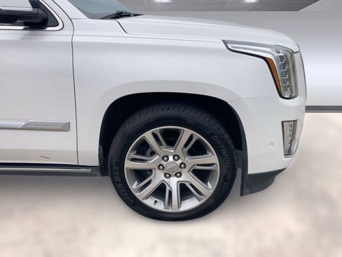 Used 2019 Cadillac Escalade ESV Premium Luxury image 11