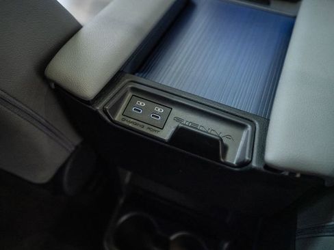 Certified 2025 Toyota Sienna XLE FWD image 39