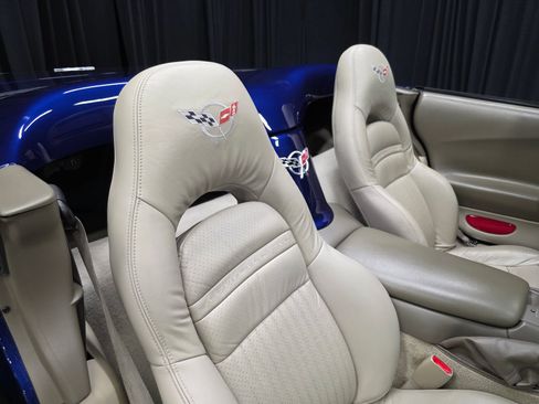 Used 2004 Chevrolet Corvette Convertible w/ Preferred Equipment Group RWD image 29