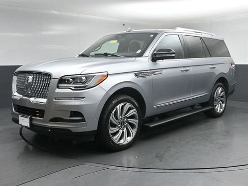 Certified 2023 Lincoln Navigator Reserve AWD/4WD image 3