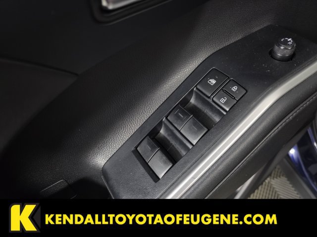 Used 2022 Toyota Highlander XLE AWD/4WD image 22