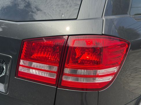 Used 2020 Dodge Journey SE w/ SE Popular Equipment Group FWD image 18