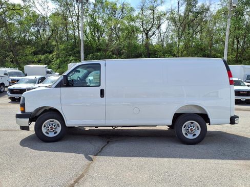 New 2026 GMC Savana 3500 w/ Driver Convenience Package image 22
