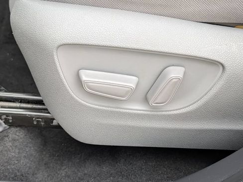 Used 2023 Toyota Highlander LE FWD image 26