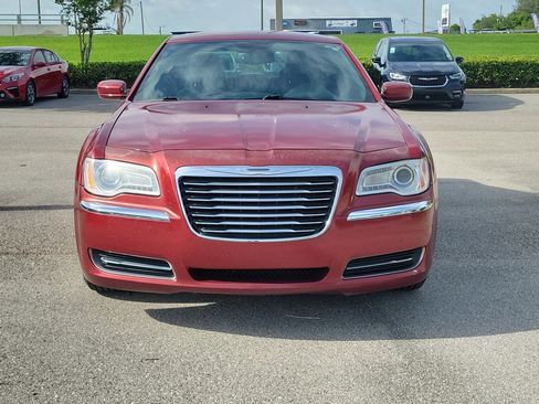 Used 2014 Chrysler 300 RWD image 2
