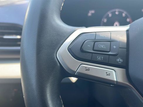 Certified 2022 Volkswagen Taos SE FWD image 27