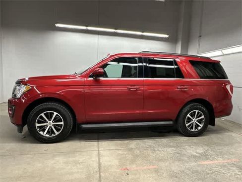 Used 2020 Ford Expedition XLT image 2