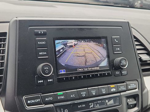 Used 2018 Honda Odyssey LX image 17