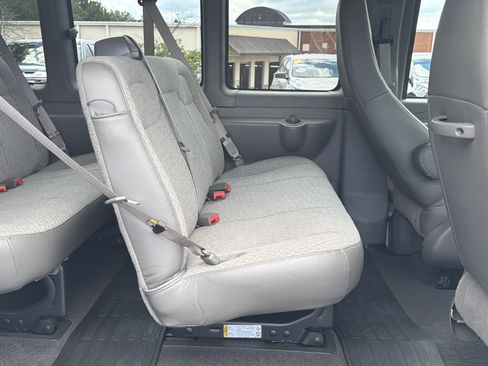 Used 2022 Chevrolet Express 2500 LT RWD image 15