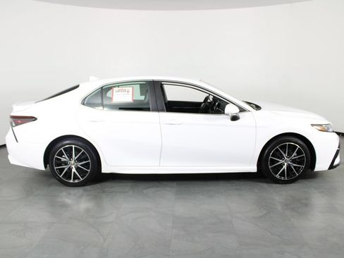 Used 2023 Toyota Camry SE FWD image 14