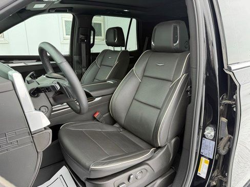 Certified 2025 Cadillac Escalade Premium Luxury image 11