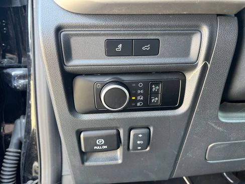 Used 2024 Ford Expedition Max XLT RWD image 12