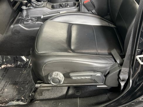 Used 2021 Jeep Wrangler Unlimited Sahara AWD/4WD image 19