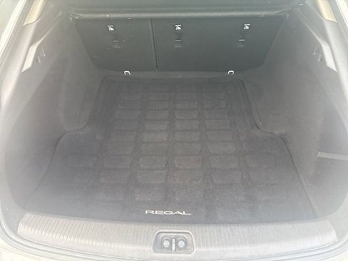 Used 2018 Buick Regal Preferred image 5