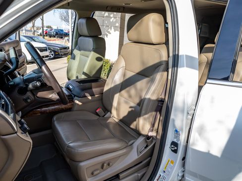 Used 2020 Chevrolet Suburban Premier image 30