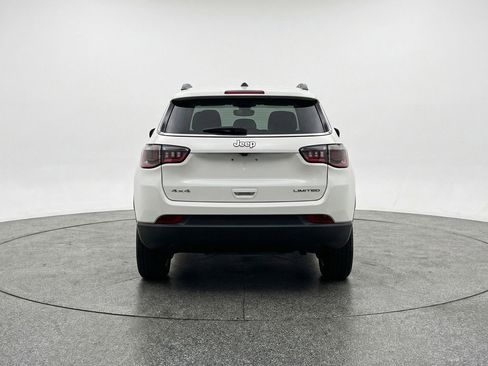 Used 2025 Jeep Compass Latitude AWD/4WD image 7