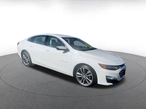 Used 2024 Chevrolet Malibu LT image 2