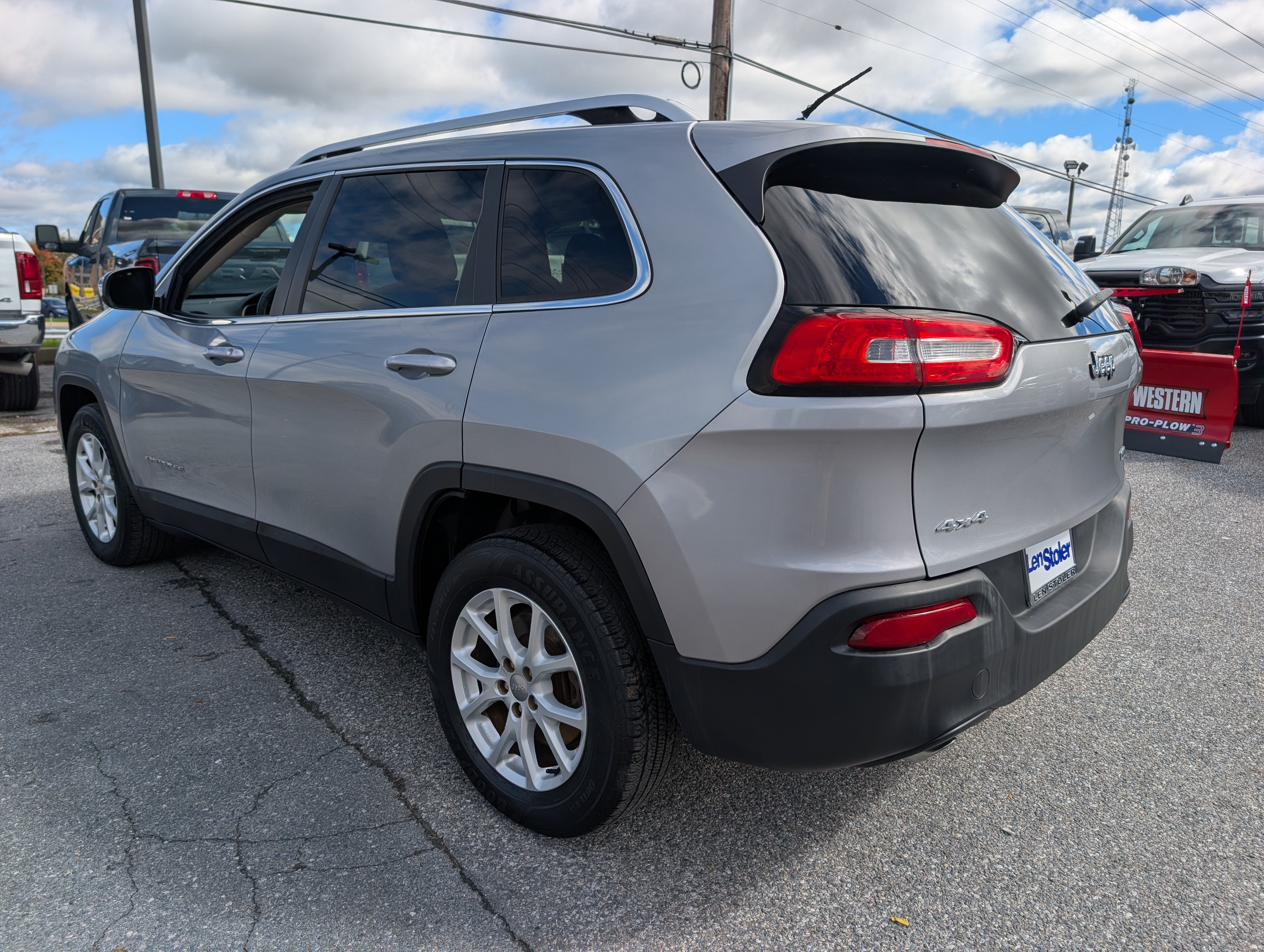 Used 2014 Jeep Cherokee Latitude AWD/4WD image 3