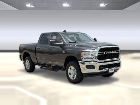 Used 2024 RAM 2500 Tradesman w/ Chrome Appearance Group AWD/4WD image 7
