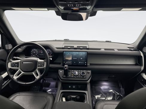 Used 2023 Land Rover Defender 130 SE image 14