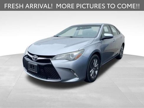 Used 2016 Toyota Camry SE image 1