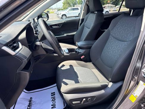 Used 2025 Toyota RAV4 XLE FWD image 19