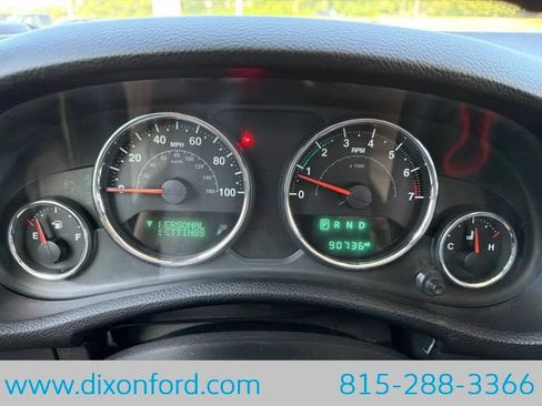 Used 2018 Jeep Wrangler Unlimited Sahara w/ Dual Top Group AWD/4WD image 17