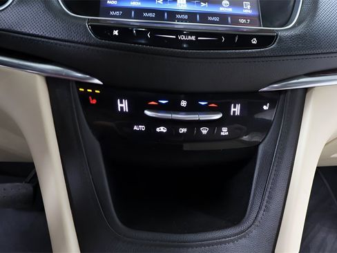 Used 2018 Cadillac XT5 Luxury image 10
