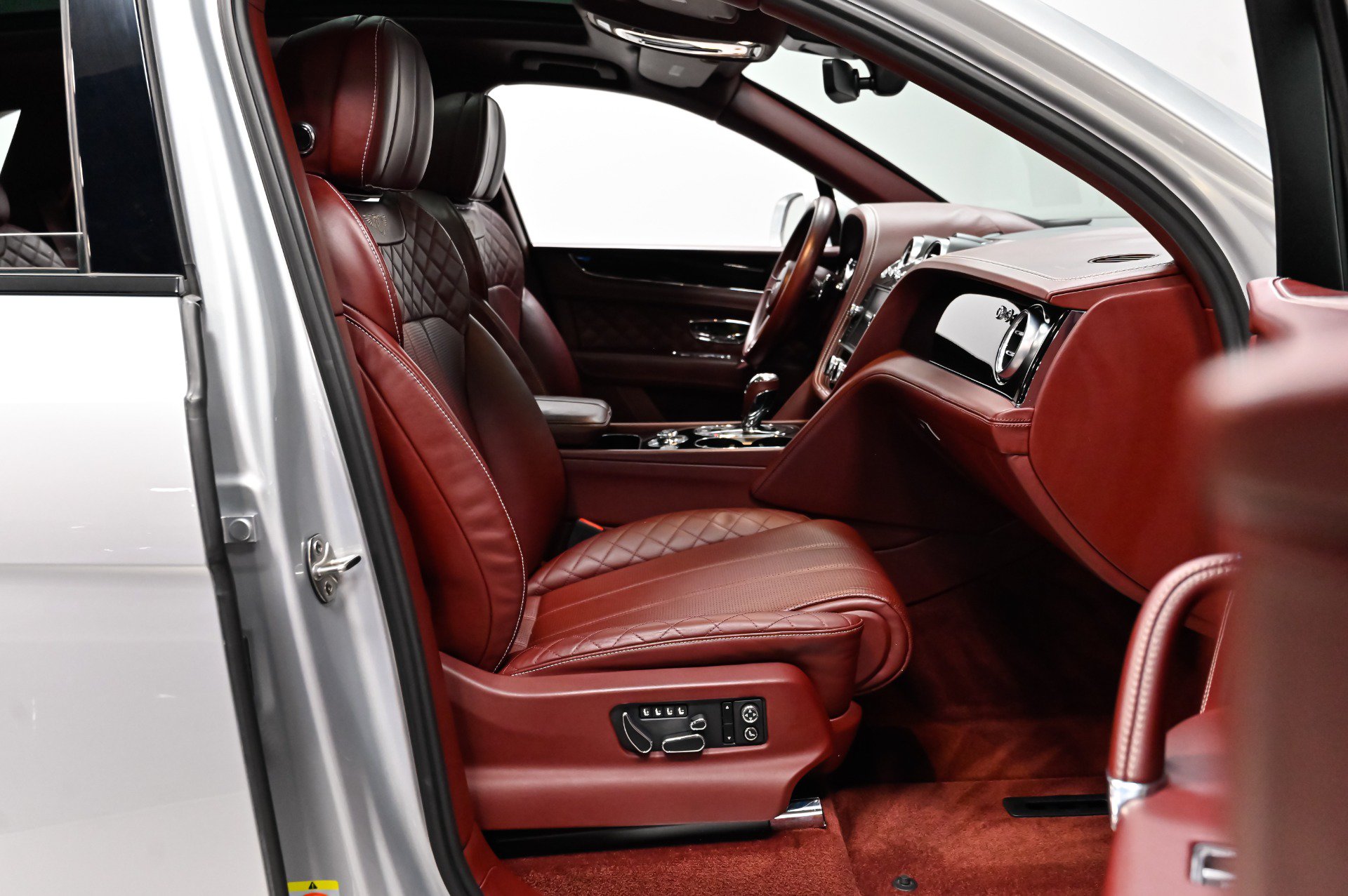 Used 2019 Bentley Bentayga AWD/4WD image 40