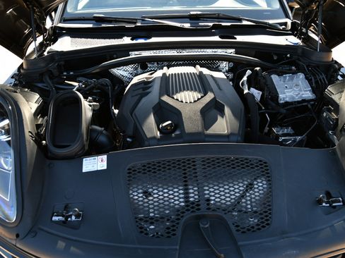 Used 2024 Porsche Macan image 32