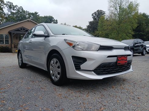 Used 2022 Kia Rio LX image 4