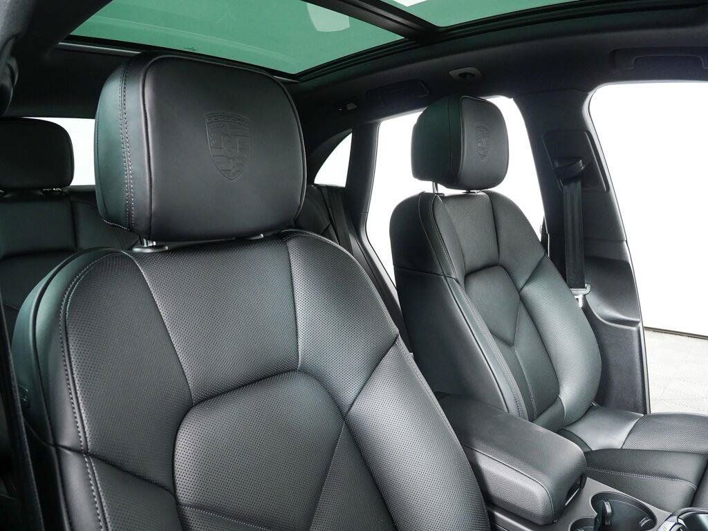Certified 2026 Porsche Macan AWD/4WD image 24