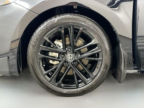 Used 2025 Toyota Camry SE image 30