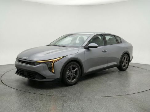 Used 2025 Kia K4 LXS image 3