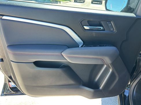 Used 2025 Chevrolet Colorado Z71 w/ Technology Package image 11