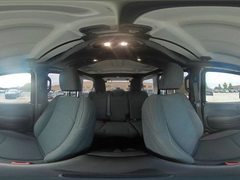 Used 2025 Jeep Wrangler Unlimited Sahara AWD/4WD image 41
