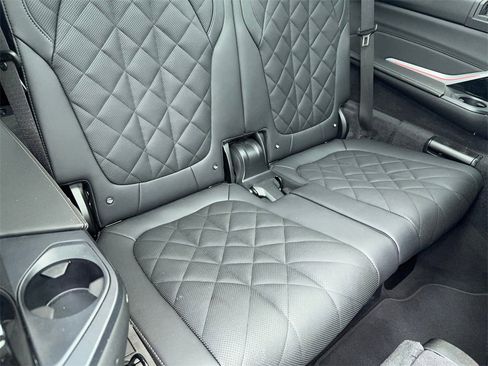 Used 2024 BMW X7 xDrive40i image 54