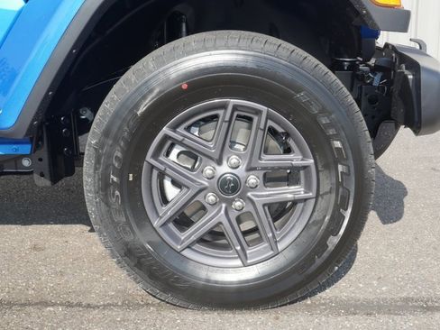 New 2025 Jeep Gladiator Sport image 9