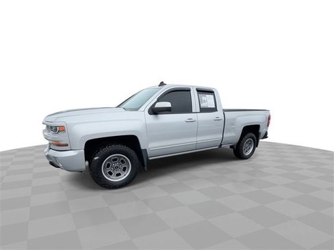 Used 2018 Chevrolet Silverado 1500 LT w/ All Star Edition image 4