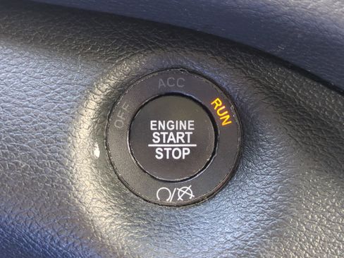 Certified 2023 Jeep Cherokee Altitude Lux image 30