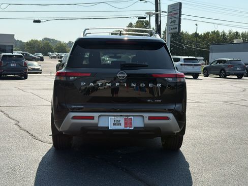 Used 2023 Nissan Pathfinder SL AWD/4WD image 14