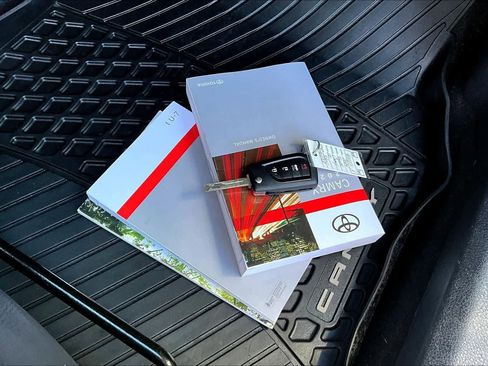 Used 2024 Toyota Camry SE image 20